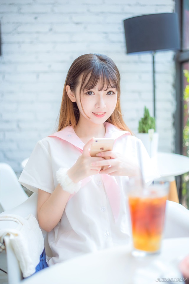 “他让你带上主力前往成都与他汇合。”邓贤苦笑道。